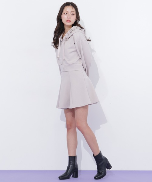 JILL by JILL STUART（ジルバイジルスチュアート）の「ダイバーセットアップ　フリルパーカー（パーカー・レディース・ベージュ/ブラック/グレー・FREE）」の9枚目の写真