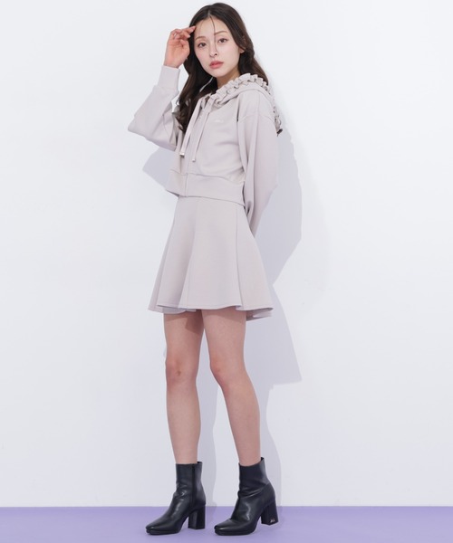 JILL by JILL STUART（ジルバイジルスチュアート）の「ダイバーセットアップ　フリルパーカー（パーカー・レディース・ベージュ/ブラック/グレー・FREE）」の11枚目の写真