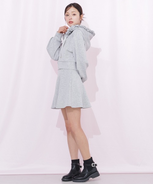 JILL by JILL STUART（ジルバイジルスチュアート）の「ダイバーセットアップ　フリルパーカー（パーカー・レディース・ベージュ/ブラック/グレー・FREE）」の21枚目の写真