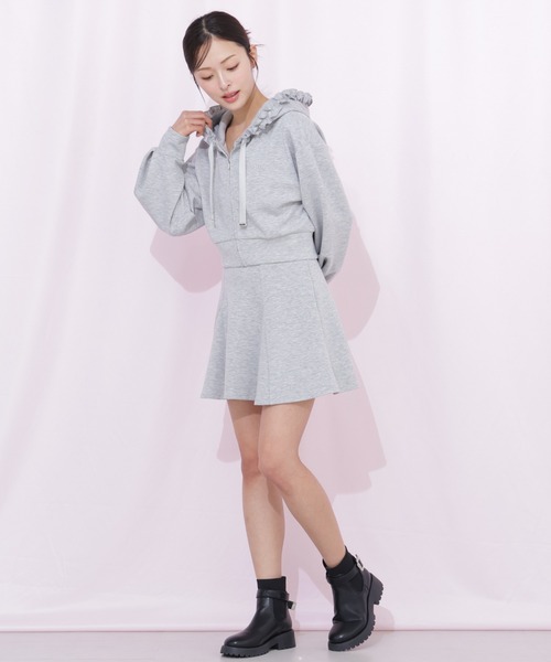 JILL by JILL STUART（ジルバイジルスチュアート）の「ダイバーセットアップ　フリルパーカー（パーカー・レディース・ベージュ/ブラック/グレー・FREE）」の22枚目の写真