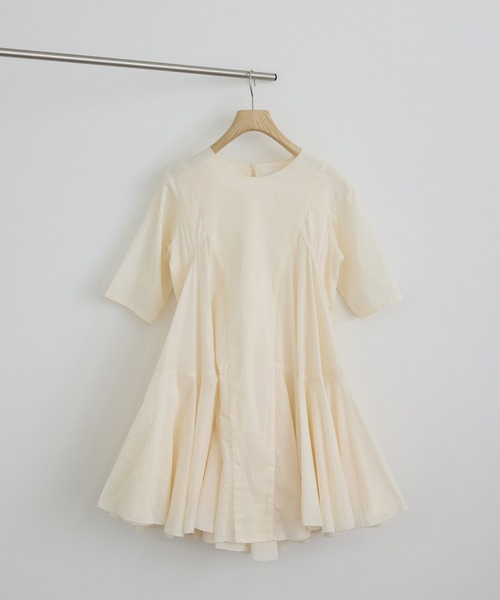 SALON adam et rope'（サロン アダム エ ロペ）の「【AAYUSHI（アユーシ） for SALON】別注ボリュームフレアハーフスリーブワンピース（ワンピース・レディース・キナリ/ダークブラウン・FREE）」の2枚目の写真