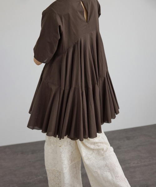 SALON adam et rope'（サロン アダム エ ロペ）の「【AAYUSHI（アユーシ） for SALON】別注ボリュームフレアハーフスリーブワンピース（ワンピース・レディース・キナリ/ダークブラウン・FREE）」の21枚目の写真