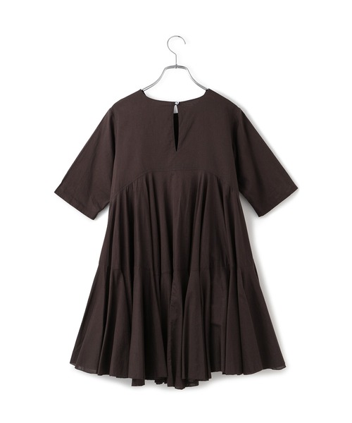 SALON adam et rope'（サロン アダム エ ロペ）の「【AAYUSHI（アユーシ） for SALON】別注ボリュームフレアハーフスリーブワンピース（ワンピース・レディース・キナリ/ダークブラウン・FREE）」の15枚目の写真