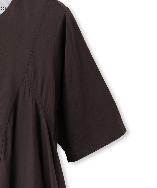 SALON adam et rope'（サロン アダム エ ロペ）の「【AAYUSHI（アユーシ） for SALON】別注ボリュームフレアハーフスリーブワンピース（ワンピース・レディース・キナリ/ダークブラウン・FREE）」の5枚目の写真