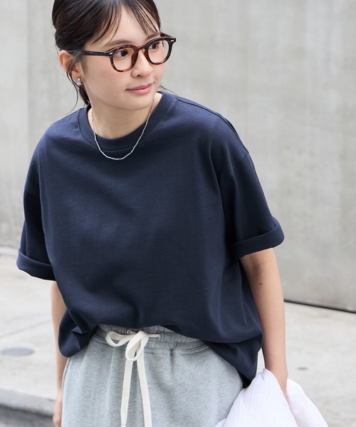 MONO-MART(モノマート)の「<万能UVカット/汗ジミ防止>オーバーサイズ シンプル半袖Tシャツ【ショート丈/ミディアム丈】(Tシャツ/カットソー・レディース・ブラック系/ブラウン系/レッド系/グレー系2/ブラック/ホワイト系/ライトブラウン/ブルー系2/ネイビー系/杢グレー/グレー系/オフホワイト/ピンク系/レッド/ピンク系2/ブルー系/ネイビー/ダークグレー・L/M/SHORT)」の12枚目の写真