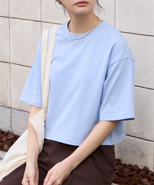 MONO-MART(モノマート)の「<万能UVカット/汗ジミ防止>オーバーサイズ シンプル半袖Tシャツ【ショート丈/ミディアム丈】(Tシャツ/カットソー・レディース・ブラック系/ブラウン系/レッド系/グレー系2/ブラック/ホワイト系/ライトブラウン/ブルー系2/ネイビー系/杢グレー/グレー系/オフホワイト/ピンク系/レッド/ピンク系2/ブルー系/ネイビー/ダークグレー・L/M/SHORT)」の13枚目の写真