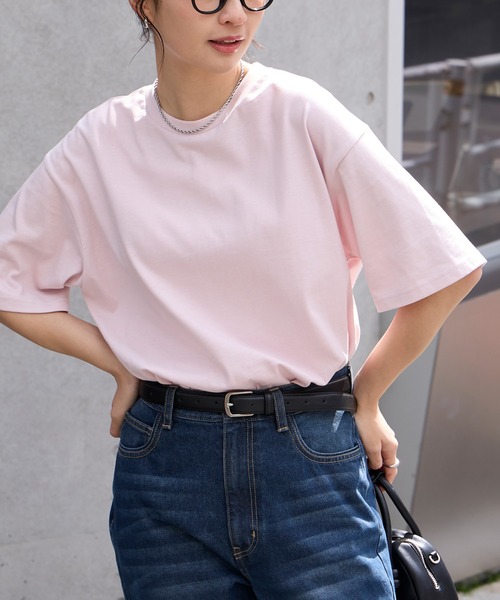 MONO-MART(モノマート)の「<万能UVカット/汗ジミ防止>オーバーサイズ シンプル半袖Tシャツ【ショート丈/ミディアム丈】(Tシャツ/カットソー・レディース・ブラック系/ブラウン系/レッド系/グレー系2/ブラック/ホワイト系/ライトブラウン/ブルー系2/ネイビー系/杢グレー/グレー系/オフホワイト/ピンク系/レッド/ピンク系2/ブルー系/ネイビー/ダークグレー・L/M/SHORT)」の16枚目の写真