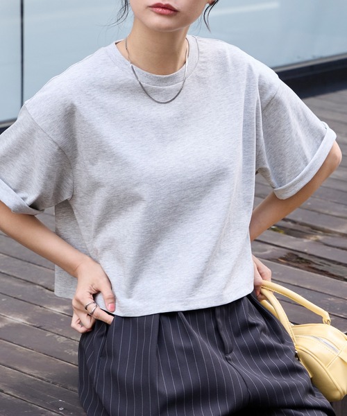 MONO-MART(モノマート)の「<万能UVカット/汗ジミ防止>オーバーサイズ シンプル半袖Tシャツ【ショート丈/ミディアム丈】(Tシャツ/カットソー・レディース・ブラック系/ブラウン系/レッド系/グレー系2/ブラック/ホワイト系/ライトブラウン/ブルー系2/ネイビー系/杢グレー/グレー系/オフホワイト/ピンク系/レッド/ピンク系2/ブルー系/ネイビー/ダークグレー・L/M/SHORT)」の6枚目の写真