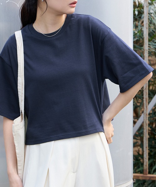 MONO-MART(モノマート)の「<万能UVカット/汗ジミ防止>オーバーサイズ シンプル半袖Tシャツ【ショート丈/ミディアム丈】(Tシャツ/カットソー・レディース・ブラック系/ブラウン系/レッド系/グレー系2/ブラック/ホワイト系/ライトブラウン/ブルー系2/ネイビー系/杢グレー/グレー系/オフホワイト/ピンク系/レッド/ピンク系2/ブルー系/ネイビー/ダークグレー・L/M/SHORT)」の11枚目の写真