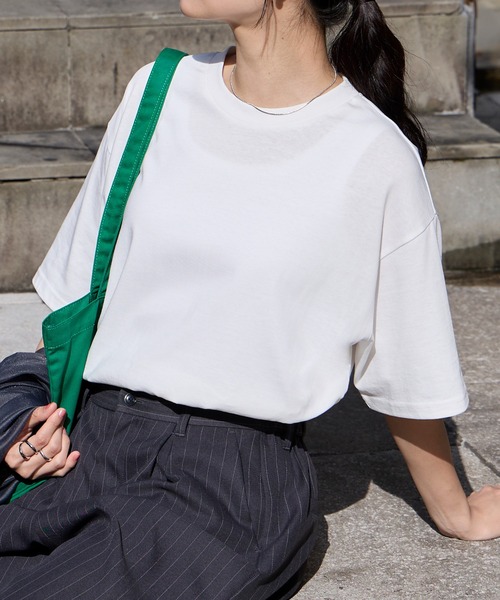MONO-MART(モノマート)の「<万能UVカット/汗ジミ防止>オーバーサイズ シンプル半袖Tシャツ【ショート丈/ミディアム丈】(Tシャツ/カットソー・レディース・ブラック系/ブラウン系/レッド系/グレー系2/ブラック/ホワイト系/ライトブラウン/ブルー系2/ネイビー系/杢グレー/グレー系/オフホワイト/ピンク系/レッド/ピンク系2/ブルー系/ネイビー/ダークグレー・L/M/SHORT)」の19枚目の写真