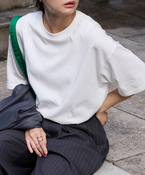 MONO-MART(モノマート)の「<万能UVカット/汗ジミ防止>オーバーサイズ シンプル半袖Tシャツ【ショート丈/ミディアム丈】(Tシャツ/カットソー・レディース・ブラック系/ブラウン系/レッド系/グレー系2/ブラック/ホワイト系/ライトブラウン/ブルー系2/ネイビー系/杢グレー/グレー系/オフホワイト/ピンク系/レッド/ピンク系2/ブルー系/ネイビー/ダークグレー・L/M/SHORT)」の20枚目の写真