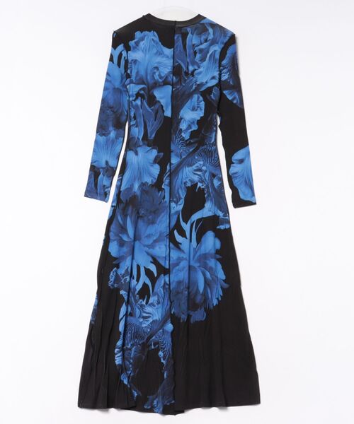 Desigual(デシグアル)の「Lacroixコラボブルーフラワーニットミディドレス(ワンピース・レディース・ブルー・M/L/XL/XS/S)」の2枚目の写真