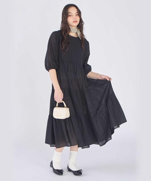 To b. by agnes b.(トゥービーバイアニエスベー)の「コットン シフォン ティアード ワンピース(ワンピース・レディース・ブラック・38/36/40)」の1枚目の写真