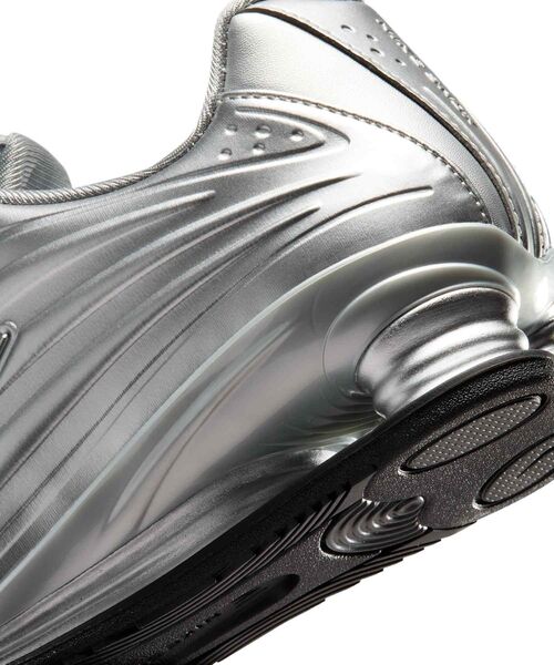 NIKE(ナイキ)の「ナイキ ショックス Z ウィメンズシューズ / Nike Shox Z Women's Shoes IO7843-002 Silver(スニーカー・レディース・シルバー系その他・24/23.5/23/25.5/25/22.5/22/24.5/26)」の8枚目の写真