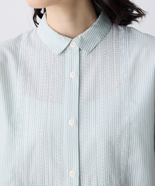 DECOY SINCE 1981（デコイシンスイチキュウハチイチ）の「刺しゅうストライプブラウス（シャツ/ブラウス・レディース・ネイビー/グリーン/ブルー・9号/11号/13号/15号/17号）」の16枚目の写真