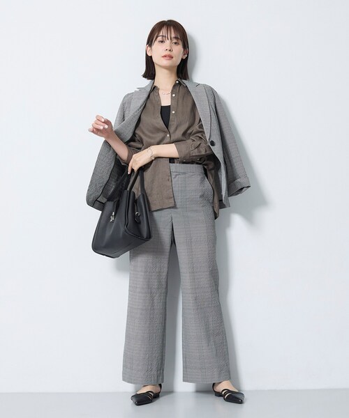 INDIVI(インディヴィ)の「【洗える/UVケア/SETUP可能】サッカー素材ストレートパンツ(その他パンツ・レディース・ブラック系1/ネイビー/ブラック系5・13/15 /19/05/36/38/40)」の9枚目の写真