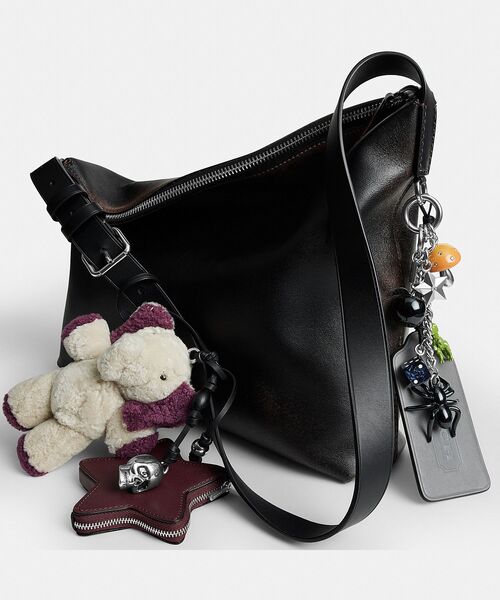 COACH(コーチ)の「モット メッセンジャー バッグ 38・ラブド レザー・チャーム(メッセンジャーバッグ・メンズ・ブラック系その他・ONE)」の1枚目の写真