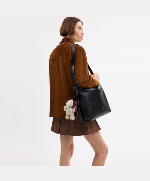 COACH(コーチ)の「モット メッセンジャー バッグ 38・ラブド レザー・チャーム(メッセンジャーバッグ・メンズ・ブラック系その他・ONE)」の3枚目の写真