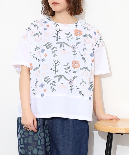 EMAGO お花刺繍切替えﾌﾞﾗｳｽ 半袖