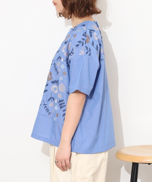 Emago(イマゴ)の「EMAGO お花刺繍切替えブラウス 半袖(シャツ/ブラウス・レディース・ホワイト/ブルー/ブラック・FREE)」の7枚目の写真
