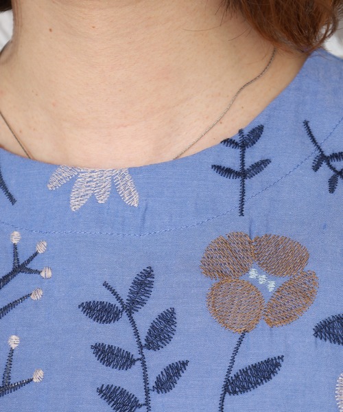 Emago(イマゴ)の「EMAGO お花刺繍切替えブラウス 半袖(シャツ/ブラウス・レディース・ホワイト/ブルー/ブラック・FREE)」の9枚目の写真