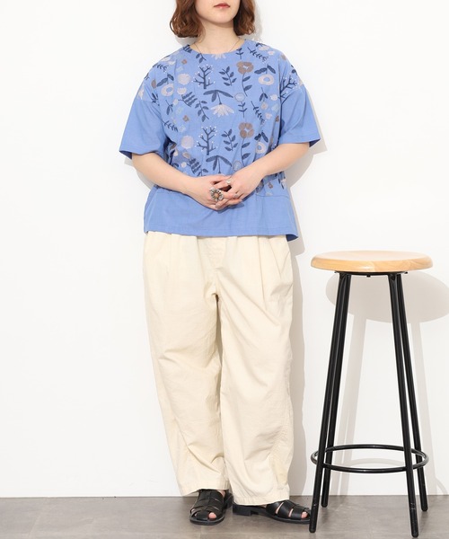 Emago(イマゴ)の「EMAGO お花刺繍切替えブラウス 半袖(シャツ/ブラウス・レディース・ホワイト/ブルー/ブラック・FREE)」の4枚目の写真
