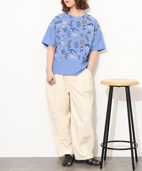 Emago(イマゴ)の「EMAGO お花刺繍切替えブラウス 半袖(シャツ/ブラウス・レディース・ホワイト/ブルー/ブラック・FREE)」の5枚目の写真