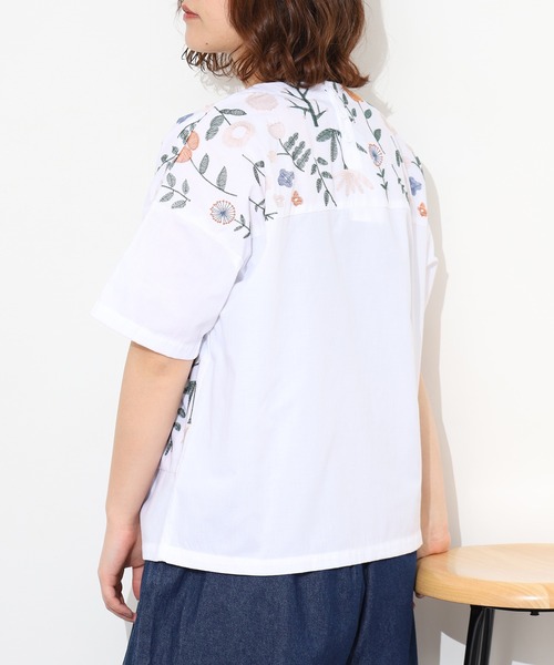 Emago(イマゴ)の「EMAGO お花刺繍切替えブラウス 半袖(シャツ/ブラウス・レディース・ホワイト/ブルー/ブラック・FREE)」の19枚目の写真