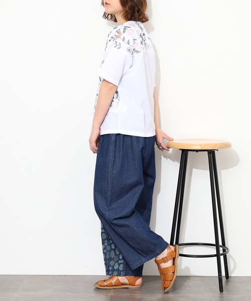 Emago(イマゴ)の「EMAGO お花刺繍切替えブラウス 半袖(シャツ/ブラウス・レディース・ホワイト/ブルー/ブラック・FREE)」の22枚目の写真