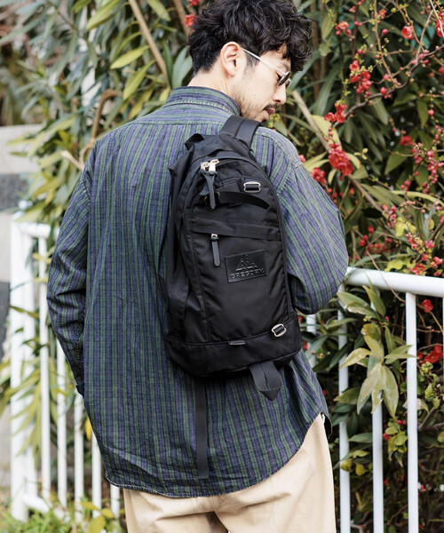 FREAK'S STORE（フリークスストア）の「GREGORY × FREAK'S STORE/グレゴリー 別注 FINE DAY LEATHER PATCH/別注 ファインデイ レザーパッチ/バックパック/A4サイズバッグ/マザーズバッグ（バックパック/リュック・レディース・ベージュ/ブラック・ONE SIZE）」の13枚目の写真