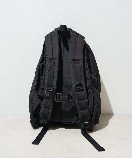 FREAK'S STORE（フリークスストア）の「GREGORY × FREAK'S STORE/グレゴリー 別注 FINE DAY LEATHER PATCH/別注 ファインデイ レザーパッチ/バックパック/A4サイズバッグ/マザーズバッグ（バックパック/リュック・レディース・ベージュ/ブラック・ONE SIZE）」の7枚目の写真