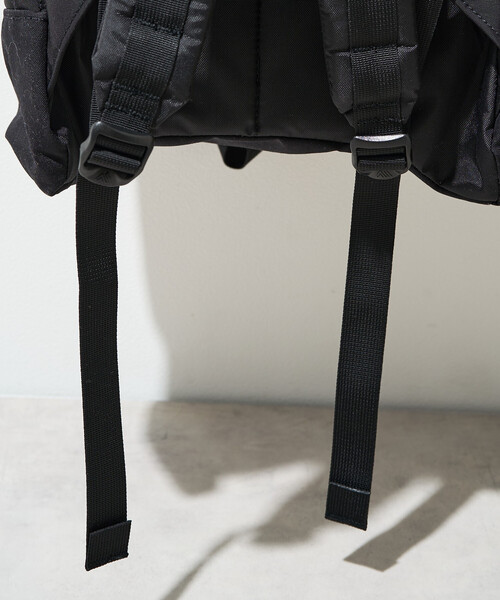 FREAK'S STORE（フリークスストア）の「GREGORY × FREAK'S STORE/グレゴリー 別注 FINE DAY LEATHER PATCH/別注 ファインデイ レザーパッチ/バックパック/A4サイズバッグ/マザーズバッグ（バックパック/リュック・レディース・ベージュ/ブラック・ONE SIZE）」の5枚目の写真