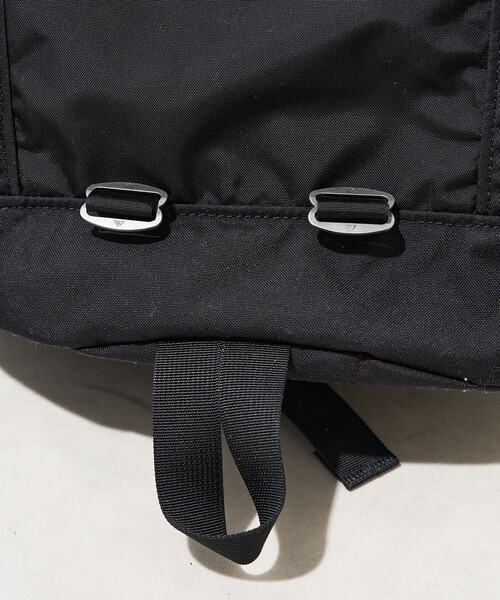 FREAK'S STORE（フリークスストア）の「GREGORY × FREAK'S STORE/グレゴリー 別注 FINE DAY LEATHER PATCH/別注 ファインデイ レザーパッチ/バックパック/A4サイズバッグ/マザーズバッグ（バックパック/リュック・レディース・ベージュ/ブラック・ONE SIZE）」の3枚目の写真
