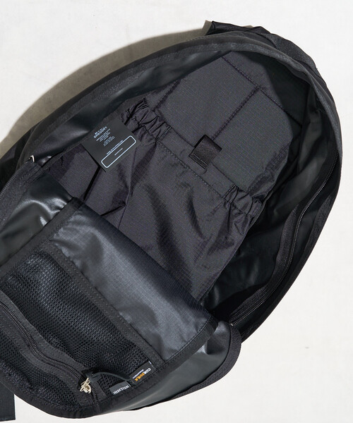 FREAK'S STORE（フリークスストア）の「GREGORY × FREAK'S STORE/グレゴリー 別注 FINE DAY LEATHER PATCH/別注 ファインデイ レザーパッチ/バックパック/A4サイズバッグ/マザーズバッグ（バックパック/リュック・レディース・ベージュ/ブラック・ONE SIZE）」の17枚目の写真