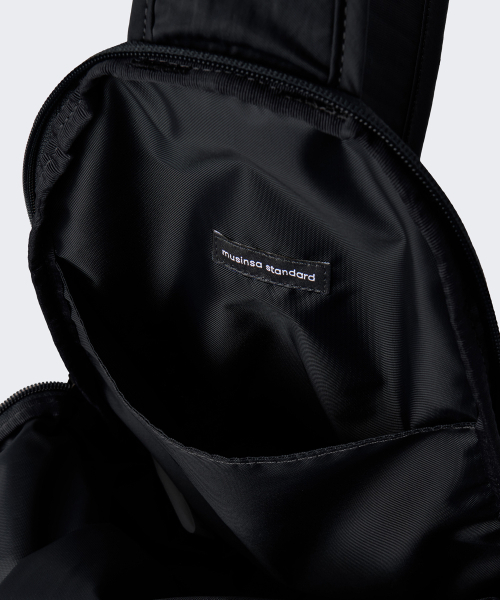 MUSINSA STANDARD（ムシンサスタンダード）の「エイジドナイロンストリングスリングバック[ブラック]（メッセンジャーバッグ・メンズ・その他・FREE）」の8枚目の写真