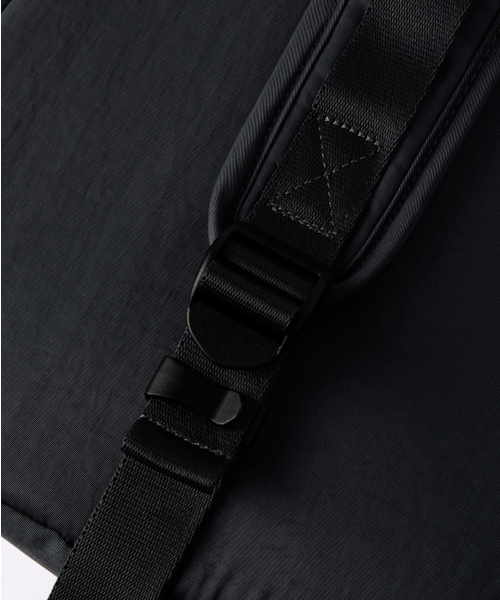 MUSINSA STANDARD（ムシンサスタンダード）の「エイジドナイロンストリングスリングバック[ブラック]（メッセンジャーバッグ・メンズ・その他・FREE）」の2枚目の写真