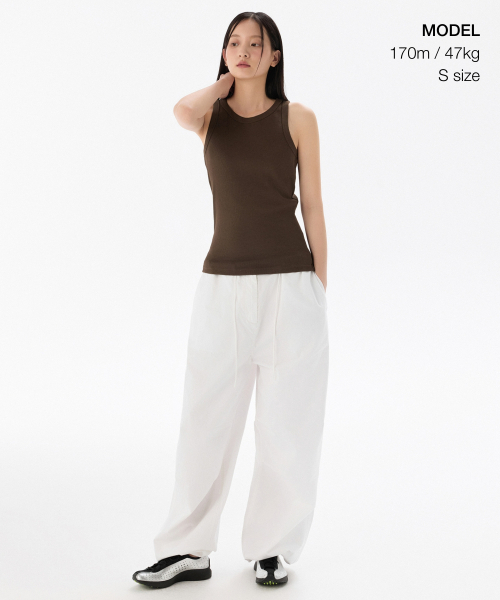 MUSINSA STANDARD WOMAN（ムシンサスタンダードウーマン）の「ウィメンズエッセンシャルタンクトップ[ダークブラウン]（Tシャツ/カットソー・レディース・その他・X-SMALL/SMALL/MEDIUM/LARGE）」の2枚目の写真