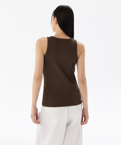 MUSINSA STANDARD WOMAN（ムシンサスタンダードウーマン）の「ウィメンズエッセンシャルタンクトップ[ダークブラウン]（Tシャツ/カットソー・レディース・その他・X-SMALL/SMALL/MEDIUM/LARGE）」の3枚目の写真