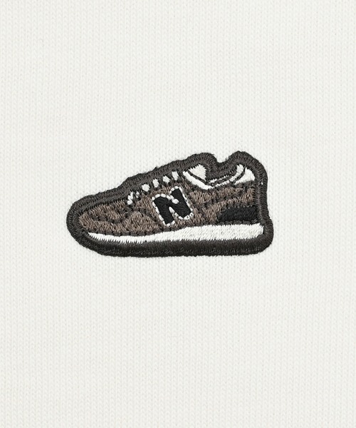 NEW BALANCE(ニューバランス)の「シューパッチショートスリーブTシャツ(Tシャツ/カットソー・メンズ・オフホワイト/ダークブラック/オリーブ/ダークネイビー・MEDIUM/LARGE/X-LARGE/XX-LARGE/SMALL)」の9枚目の写真