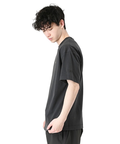 NEW BALANCE(ニューバランス)の「シューパッチショートスリーブTシャツ(Tシャツ/カットソー・メンズ・オフホワイト/ダークブラック/オリーブ/ダークネイビー・MEDIUM/LARGE/X-LARGE/XX-LARGE/SMALL)」の17枚目の写真