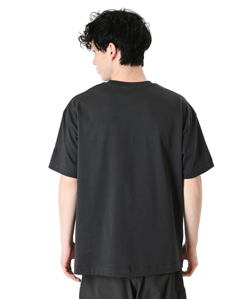 NEW BALANCE(ニューバランス)の「シューパッチショートスリーブTシャツ(Tシャツ/カットソー・メンズ・オフホワイト/ダークブラック/オリーブ/ダークネイビー・MEDIUM/LARGE/X-LARGE/XX-LARGE/SMALL)」の18枚目の写真