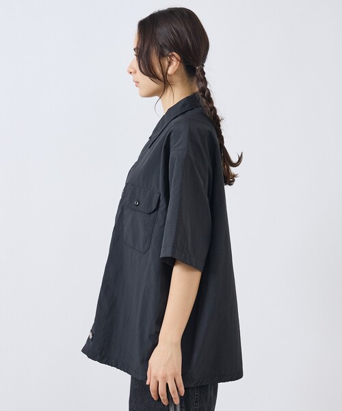 Dickies（ディッキーズ）の「【DICKIES/ディッキーズ】 ナイロンリラックスワークシャツ/ 半袖/ ドローコード付/DC2010 /ユニセックス（シャツ/ブラウス・メンズ・ベージュ/ブラック・M/L）」の19枚目の写真