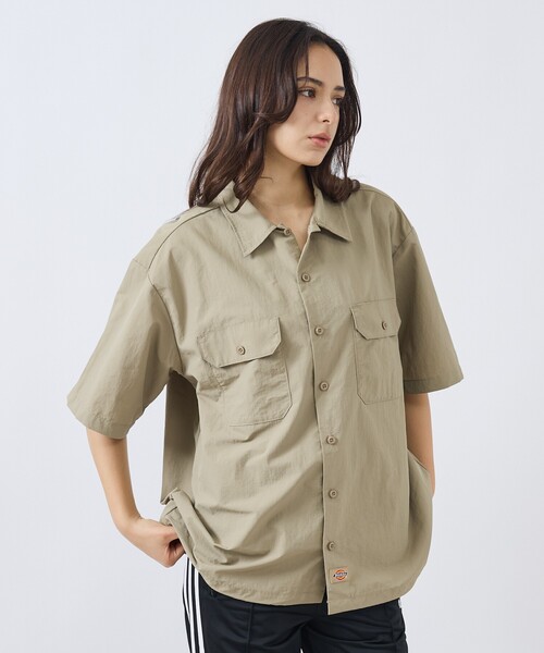 Dickies（ディッキーズ）の「【DICKIES/ディッキーズ】 ナイロンリラックスワークシャツ/ 半袖/ ドローコード付/DC2010 /ユニセックス（シャツ/ブラウス・メンズ・ベージュ/ブラック・M/L）」の10枚目の写真
