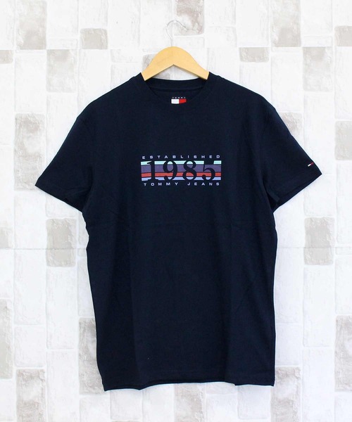 TOMMY HILFIGER(トミーヒルフィガー)の「TMJ レギュラーフィットDNAグラフィック SS Tシャツ(Tシャツ/カットソー・メンズ・ナチュラル/ネイビー・XL/L/M)」の2枚目の写真
