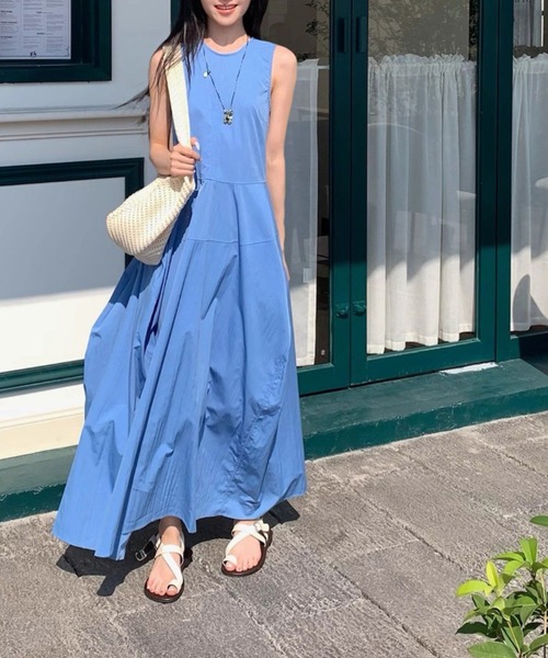 AMAJI(アマジ)の「ノースリーブ Aライン ロングワンピース(ワンピース・レディース・ブルー・X-LARGE/LARGE/MEDIUM/SMALL)」の4枚目の写真