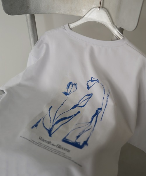 hellam（へラム）の「【hellam×pinmyself】フラワーアートTシャツ（Tシャツ/カットソー・レディース・チャコール/オートミール/イエロー/ホワイト/ブラウン/ブルー・FREE）」の5枚目の写真