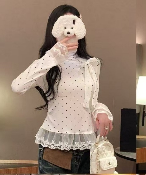 Ritzy(リッツィー)の「ドット柄 リボン&裾レース ハイネック長袖トップス(Tシャツ/カットソー・レディース・ホワイト/ブラック・FREE)」の1枚目の写真
