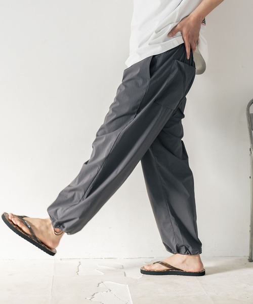 BAYFLOW（ベイフロー）の「【ストレッチ・吸水速乾・接触冷感】FLOWNEXワイドパンツ（その他パンツ・メンズ・ブラック/グレー・LARGE/MEDIUM）」の3枚目の写真
