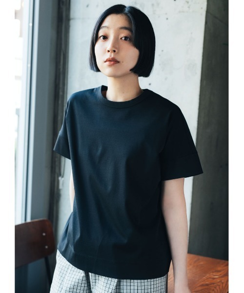 THREE FIFTY STANDARD(スリーフィフティースタンダード)の「THREE FIFTY STANDARD シルケット加工をほどこしたダブルスリーブTシャツ(Tシャツ/カットソー・レディース・グレイッシュベージュ/オフホワイト/ブラック・LL/L/M/3L)」の3枚目の写真