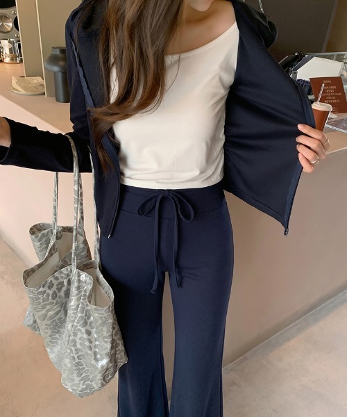 COCOMOMO(ココモモ)の「穿くだけ美脚シルエット ストレッチフレアパンツ ハイウエスト フレアパンツ 美脚 パンツ イージーパンツ ドロスト リラックス(その他パンツ・レディース・ブラック/ライトグレー/ホワイト/ネイビー・S/L/M)」の5枚目の写真